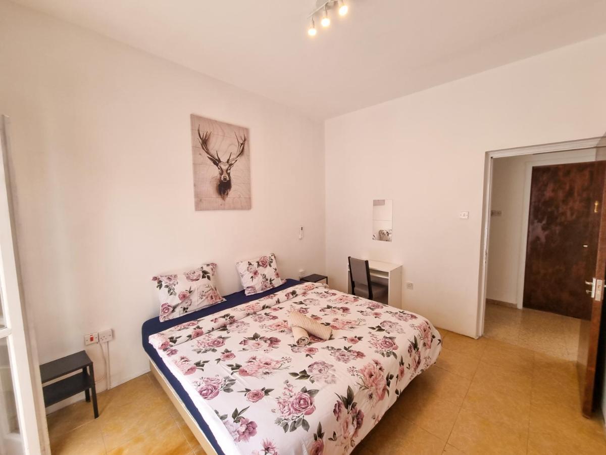 Citycenter Rooms Next To The Beach Larnaca Exterior photo