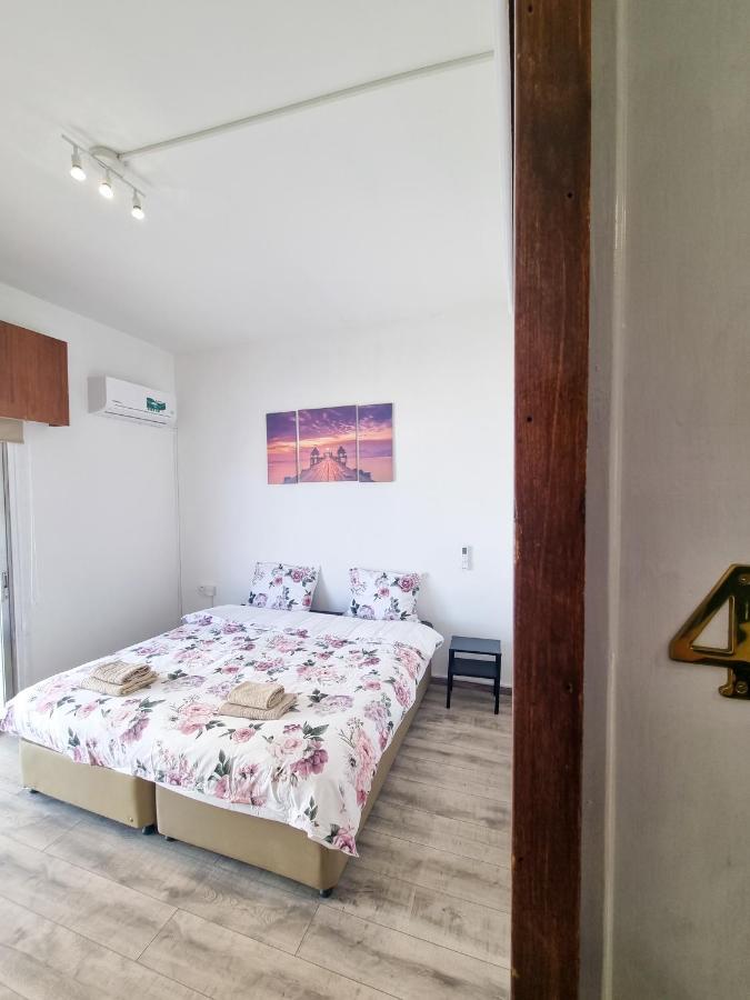 Citycenter Rooms Next To The Beach Larnaca Exterior photo