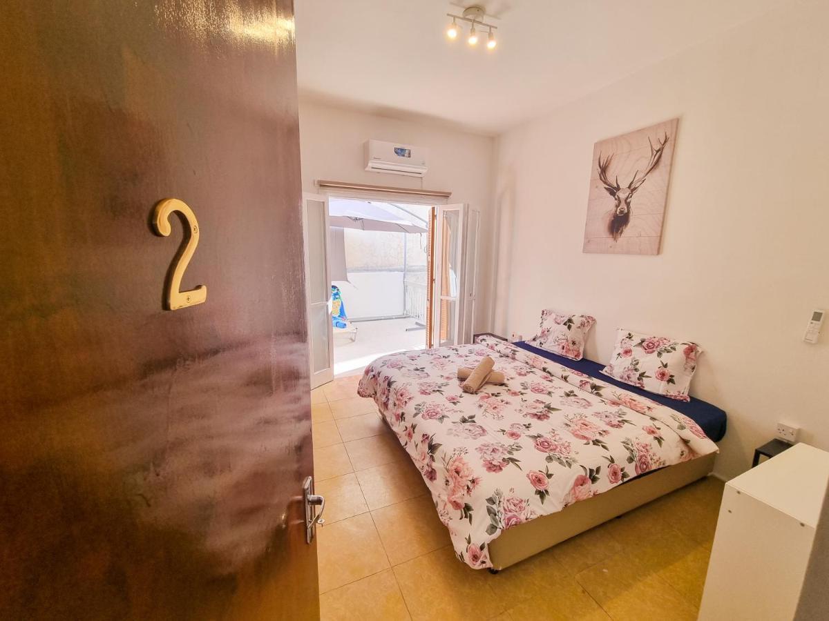 Citycenter Rooms Next To The Beach Larnaca Exterior photo