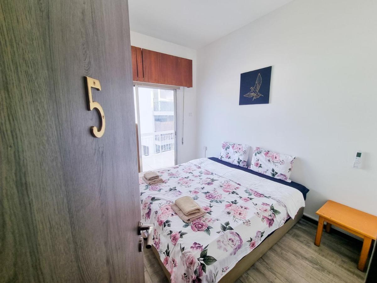Citycenter Rooms Next To The Beach Larnaca Exterior photo