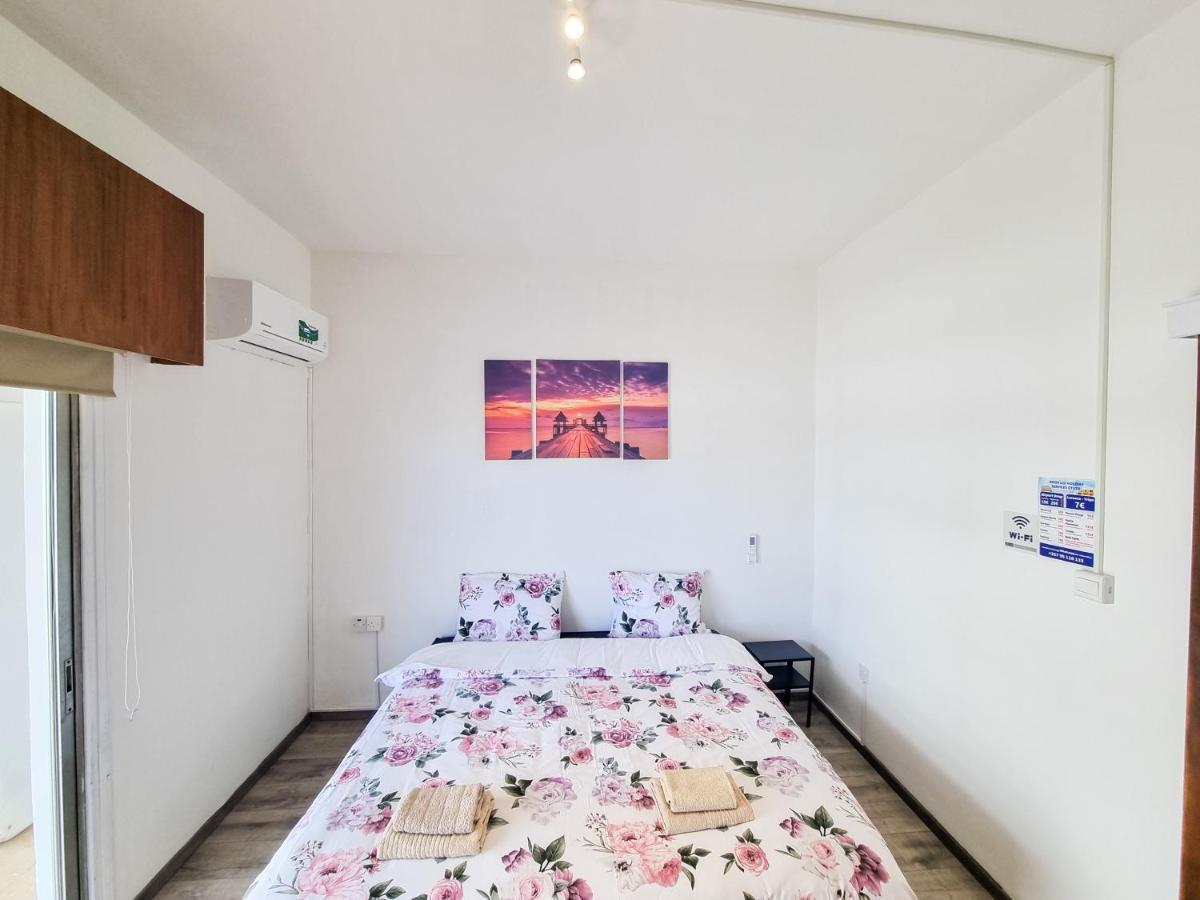 Citycenter Rooms Next To The Beach Larnaca Exterior photo
