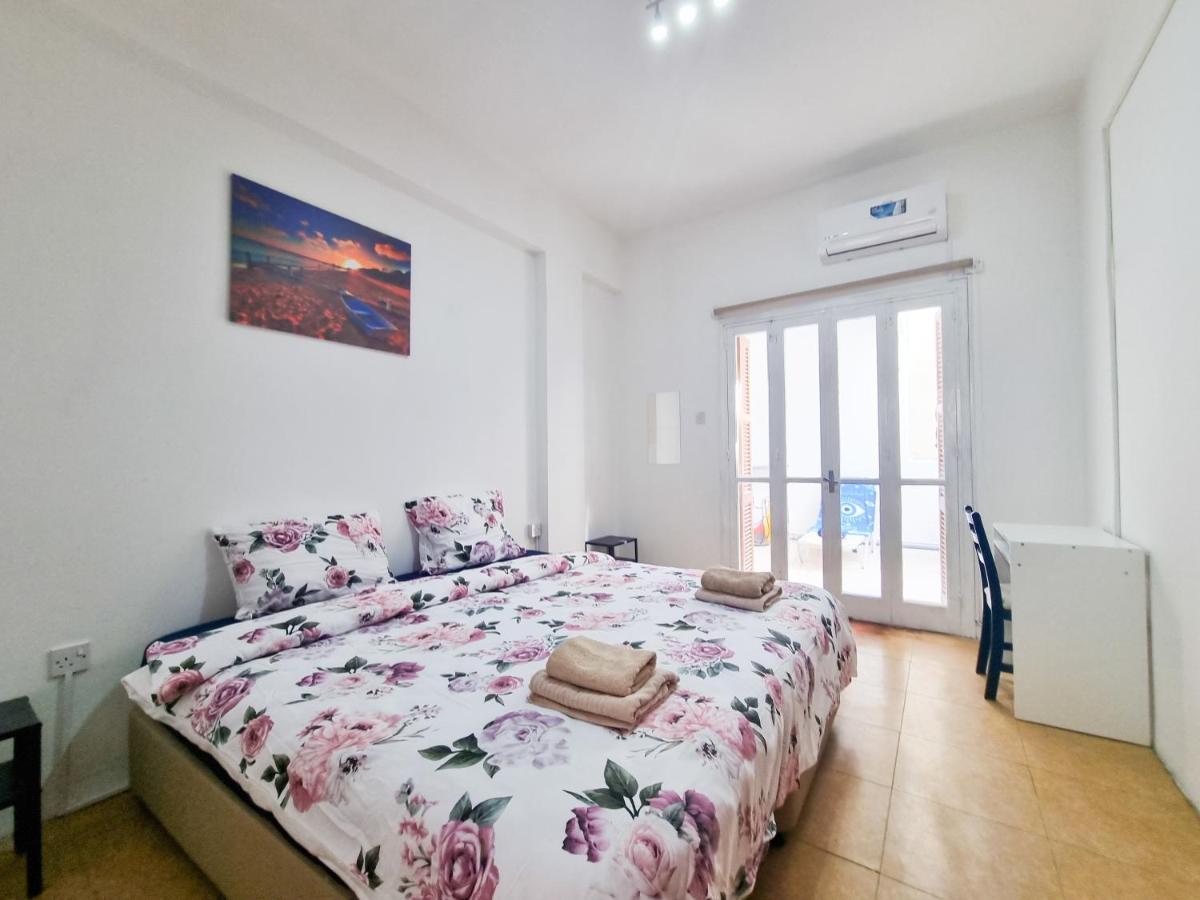 Citycenter Rooms Next To The Beach Larnaca Exterior photo