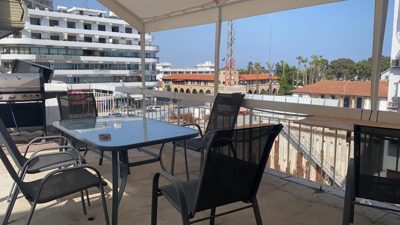 Citycenter Rooms Next To The Beach Larnaca Exterior photo